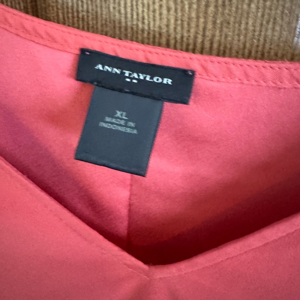 Ann Taylor XL Coral Pink V-Neck Roll Tab Sleeve Blouse - Picture 4 of 4